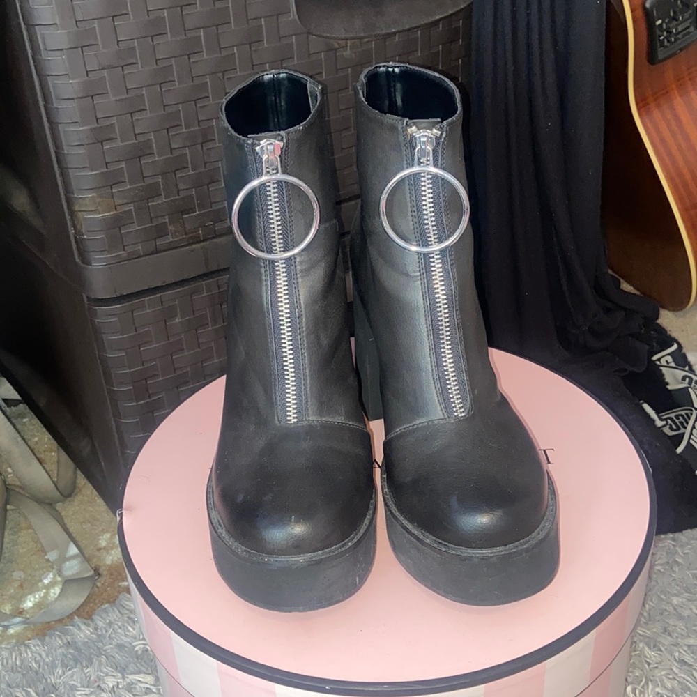 Dolls kill O-ring zip up platform ankle boots